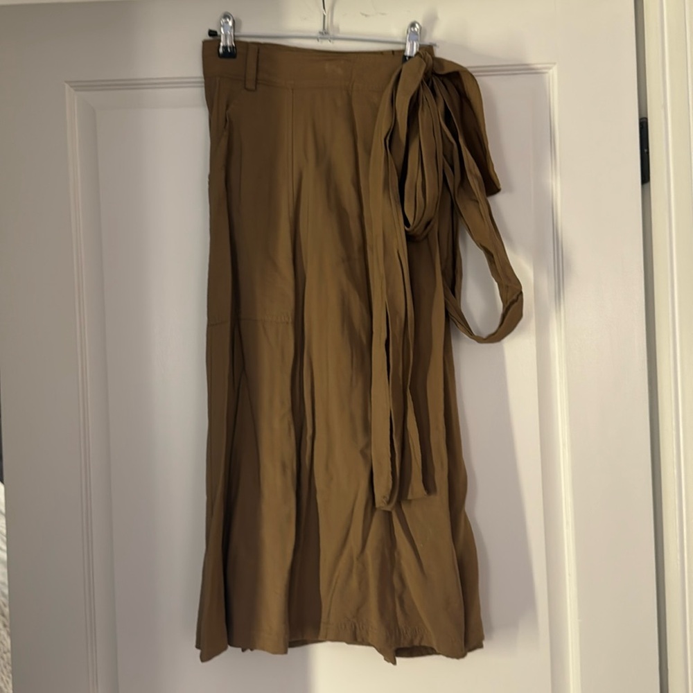 Banana Republic size 0 midi wrap skirt